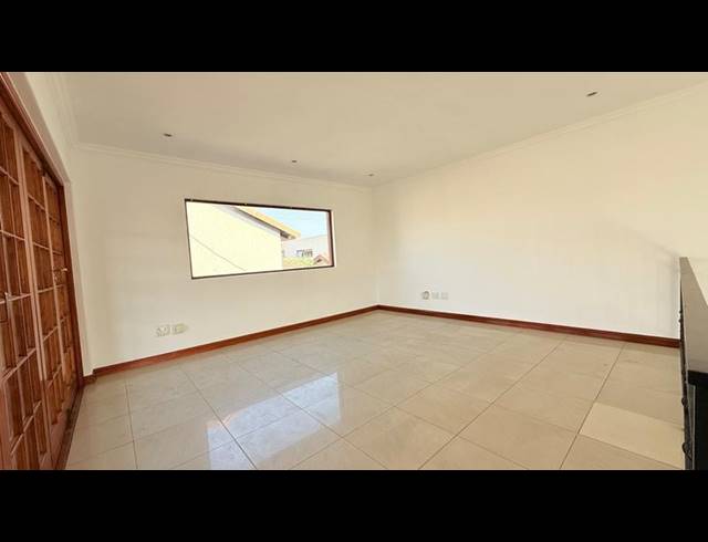 4 BEDROOM TOWNHOUSE FOR SALE IN BARBEQUE DOWNS